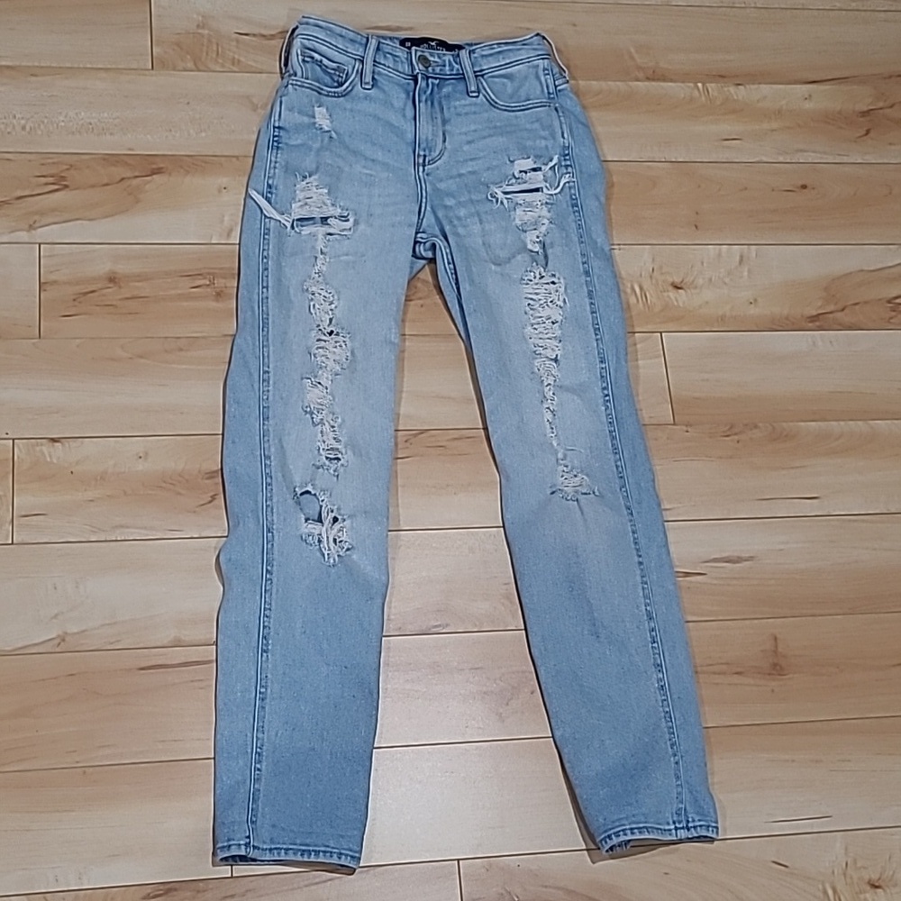 Hollister high-rise mom jeans, W24, L27